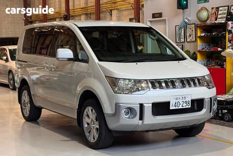 White 2010 Mitsubishi Delica Wagon