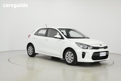 White 2018 Kia RIO Hatchback S