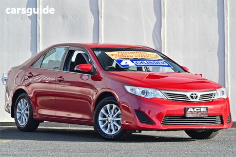 Red 2014 Toyota Camry Sedan Altise