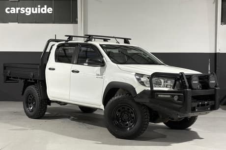 White 2019 Toyota Hilux Double Cab Chassis Sr (4X4)