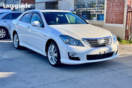 White 2009 Toyota Crown Sedan HYBRID