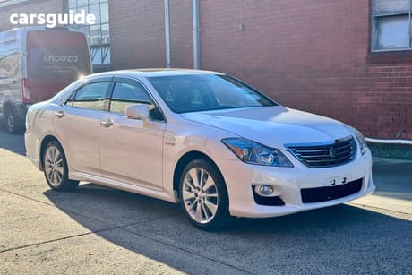 White 2008 Toyota Crown Sedan HYBRID