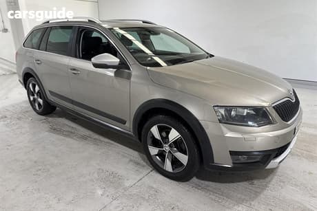 Gold 2015 Skoda Octavia Wagon Scout 132 Tsi Premium (4X4)