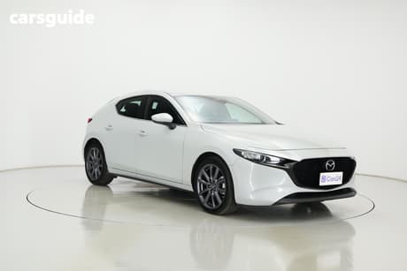 White 2024 Mazda 3 Hatchback G20 Evolve