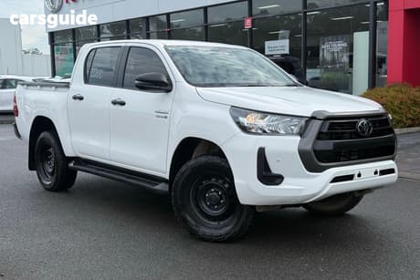 White 2022 Toyota Hilux Double Cab Pick Up Sr (4X4)