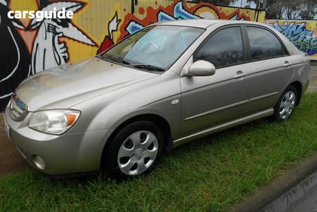 Gold 2004 Kia Cerato Sedan