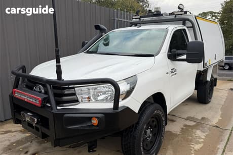 White 2018 Toyota Hilux Cab Chassis Sr (4X4)