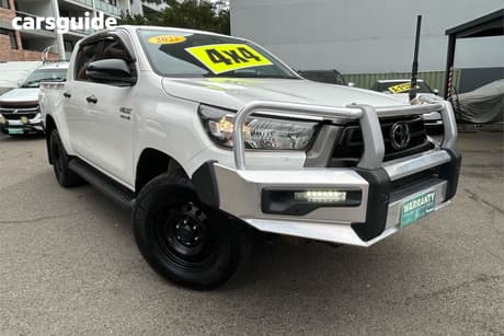 White 2022 Toyota Hilux Double Cab Pick Up Sr (4X4)