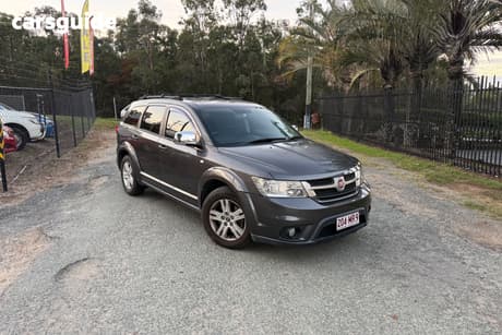 Grey 2014 Fiat Freemont Wagon URBAN