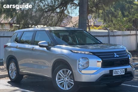 Silver 2023 Mitsubishi Outlander Wagon Es 5 Seat (2Wd)