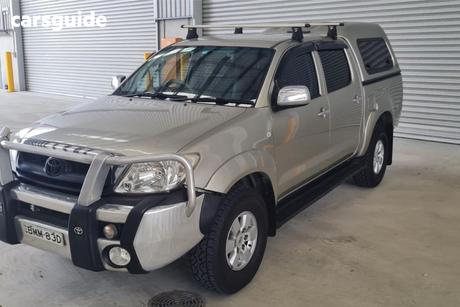 Silver 2009 Toyota Hilux Dual Cab Pick-up Sr5 (4X4)