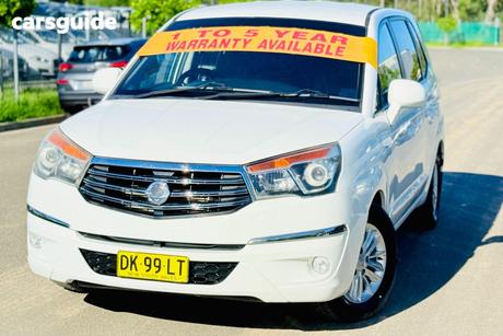 White 2014 Ssangyong Stavic Wagon