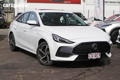 White 2025 MG MG5 Sedan Essence