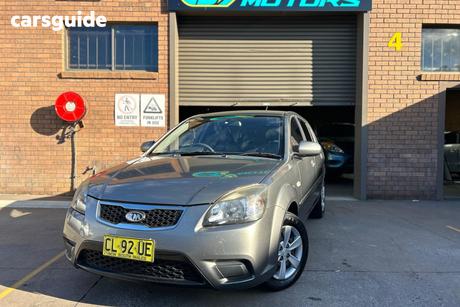 Silver 2010 Kia RIO Hatchback S