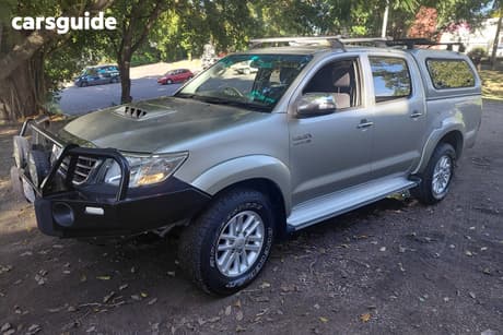 Silver 2013 Toyota Hilux Dual Cab Pick-up Sr5 (4X4)