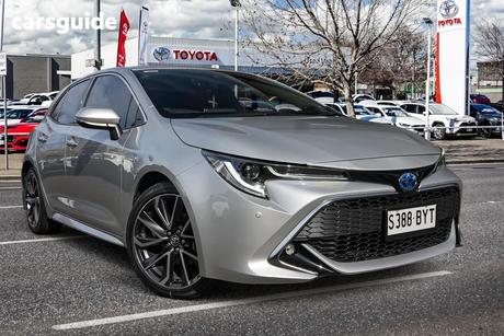 Silver 2018 Toyota Corolla Hatchback Zr (Hybrid)