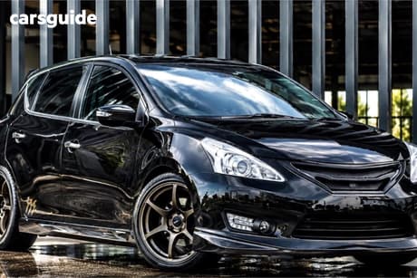 Black 2013 Nissan Pulsar Hatchback Sss