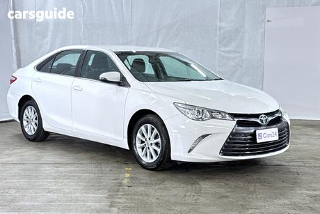 White 2015 Toyota Camry Sedan Altise