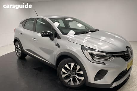 Silver 2024 Renault Captur Wagon Intens