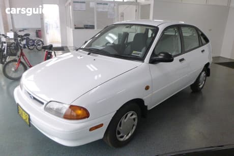 White 1995 Ford Festiva Hatchback Gli
