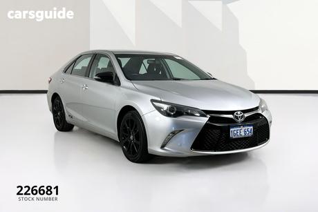 Silver 2016 Toyota Camry Sedan Atara S