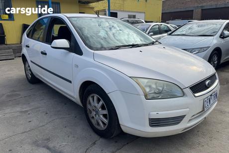 White 2005 Ford Focus Hatchback Cl
