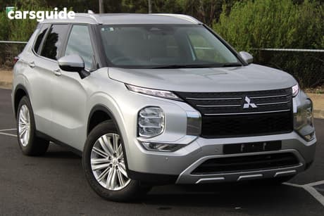 Silver 2023 Mitsubishi Outlander Wagon Ls 7 Seat (Awd)