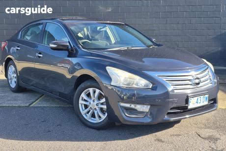 Blue 2016 Nissan Altima Sedan St