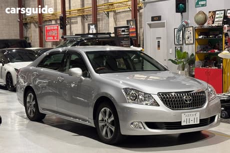 Silver 2010 Toyota Crown Sedan