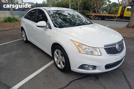 White 2014 Holden Cruze Sedan Equipe