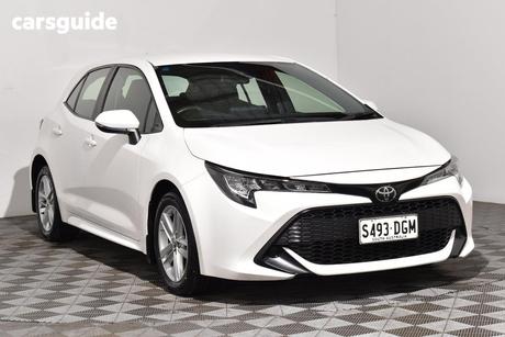 White 2018 Toyota Corolla Hatchback Ascent Sport