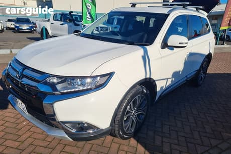 White 2017 Mitsubishi Outlander Wagon Ls Safety Pack (4X4) 7 Seats