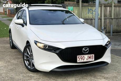 White 2023 Mazda 3 Hatchback G20 Evolve