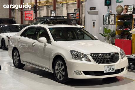 White 2009 Toyota Crown Sedan