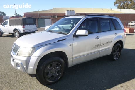Silver 2009 Suzuki Grand Vitara Wagon (4X4)