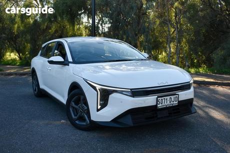 White 2025 Kia K4 Hatchback S