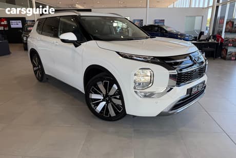 White 2025 Mitsubishi Outlander Wagon Es 5 Seat (Awd)