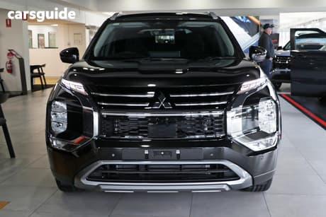Black 2025 Mitsubishi Outlander Wagon Ls 7 Seat (Awd)