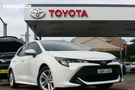 White 2018 Toyota Corolla Hatchback Ascent Sport