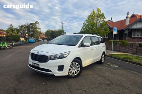 White 2016 Kia Carnival Wagon S
