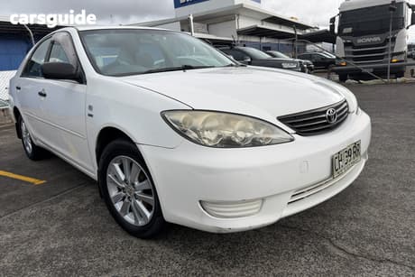 White 2004 Toyota Camry Sedan Altise