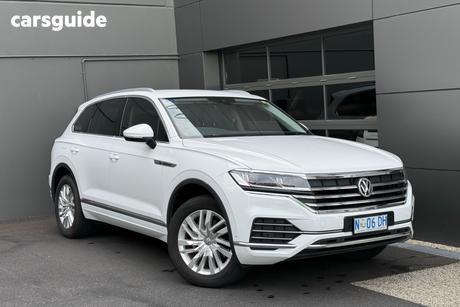 White 2019 Volkswagen Touareg Wagon Launch Edition