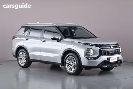 Silver 2023 Mitsubishi Outlander Wagon Ls 7 Seat (Awd)