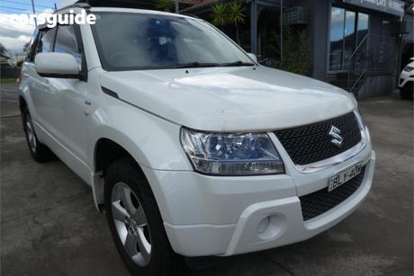 White 2009 Suzuki Grand Vitara Wagon (4X4)