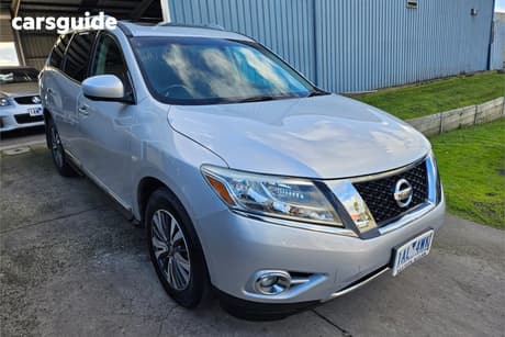 Silver 2013 Nissan Pathfinder Wagon St-L (4X4)