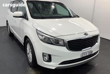 White 2018 Kia Carnival Wagon Si