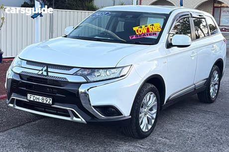 White 2021 Mitsubishi Outlander Wagon Es 7 Seat (Awd)