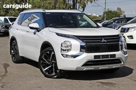 White 2023 Mitsubishi Outlander Wagon Exceed 7 Seat (Awd)
