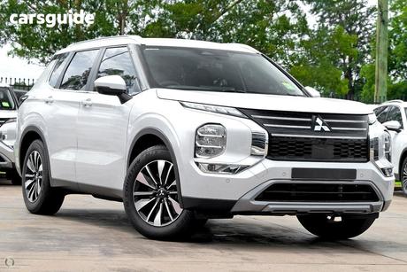 White 2025 Mitsubishi Outlander Wagon Ls 7 Seat (Awd)
