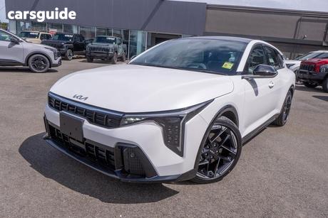 White 2025 Kia K4 Hatchback Gt-Line